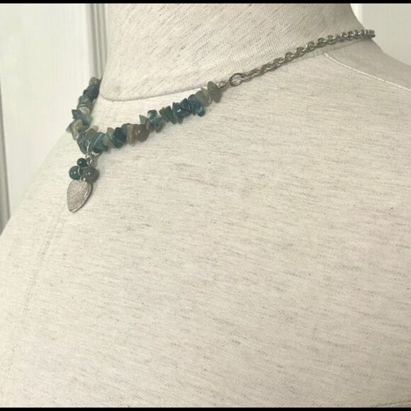 Silver tone heart pendant natural stones necklace - Picture 8 of 10